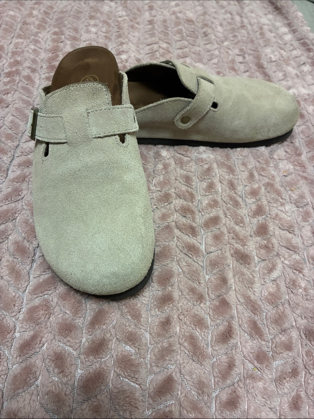 White Mountain Kids Suede Slip-On Mules in Light Beige